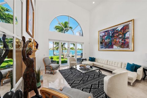 Casa en alquiler en Miami Beach, Florida, 4 dormitorios, 431.53 m2 № 2066861 - foto 23