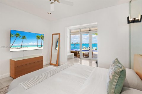 Casa en alquiler en Miami Beach, Florida, 4 dormitorios, 431.53 m2 № 2066861 - foto 25
