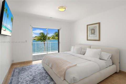 Casa en alquiler en Miami Beach, Florida, 4 dormitorios, 431.53 m2 № 2066861 - foto 30