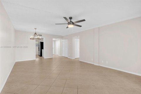 Copropriété à vendre à Coral Springs, Floride: 1 chambre, 93.18 m2 № 1995202 - photo 13
