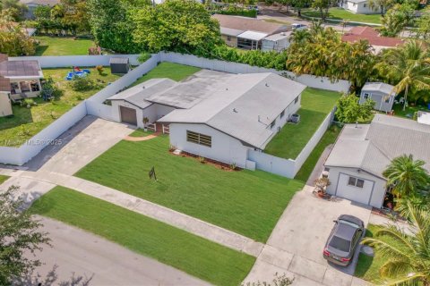 House in Cutler Bay, Florida 3 bedrooms, 152.73 sq.m. № 1752518 - photo 28