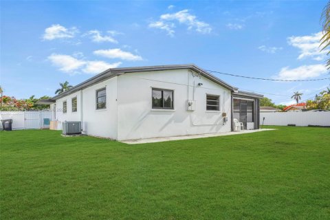 House in Cutler Bay, Florida 3 bedrooms, 152.73 sq.m. № 1752518 - photo 26