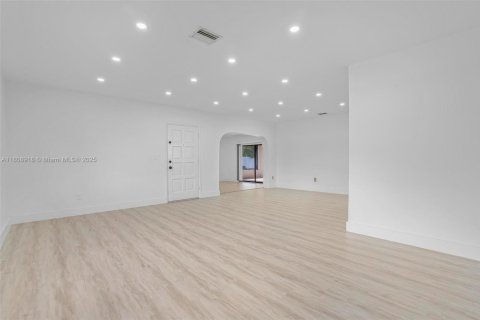 House in Cutler Bay, Florida 3 bedrooms, 152.73 sq.m. № 1752518 - photo 7