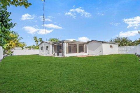 House in Cutler Bay, Florida 3 bedrooms, 152.73 sq.m. № 1752518 - photo 25