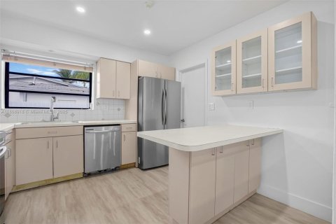 House in Cutler Bay, Florida 3 bedrooms, 152.73 sq.m. № 1752518 - photo 12