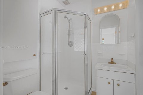 House in Cutler Bay, Florida 3 bedrooms, 152.73 sq.m. № 1752518 - photo 18