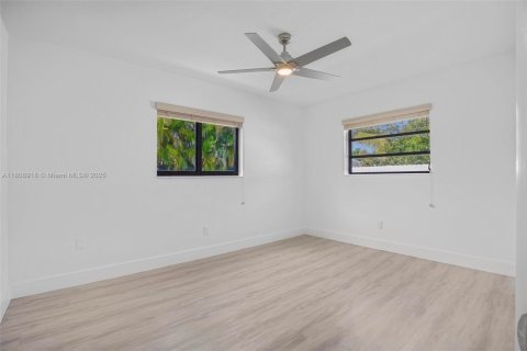 House in Cutler Bay, Florida 3 bedrooms, 152.73 sq.m. № 1752518 - photo 19