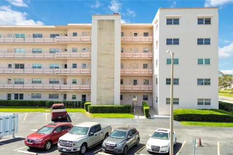 Copropriété à vendre à Saint Petersburg, Floride: 2 chambres, 115.66 m2 № 1673500 - photo 1