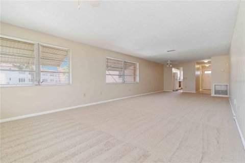 Copropriété à vendre à Saint Petersburg, Floride: 2 chambres, 115.66 m2 № 1673500 - photo 11