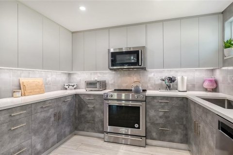 House in Sarasota, Florida 2 bedrooms, 84.36 sq.m. № 1673973 - photo 8