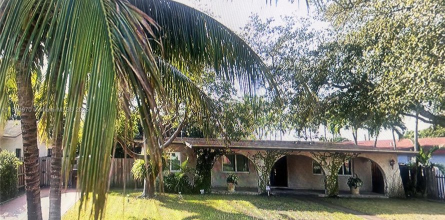 House in Hialeah, Florida 4 bedrooms, 217.86 sq.m. № 1833988