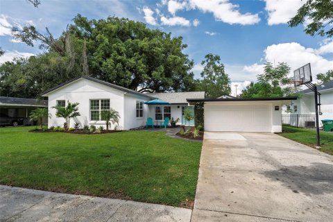 House in Winter Park, Florida 3 bedrooms, 231.14 sq.m. № 2370867