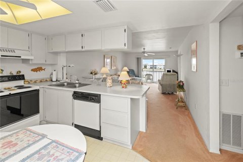 Купить кондоминиум в Пунта-Горда, Флорида 4 комнаты, 96.99м2, № 1597124 - фото 3