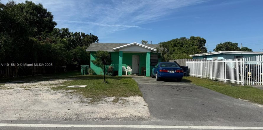 House in Miami, Florida 2 bedrooms, 53.14 sq.m. № 1971827