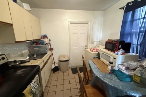 House in Miami, Florida 2 bedrooms, 53.14 sq.m. № 1971827 - photo 3