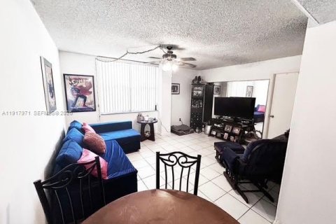 Copropriété à vendre à Miami Beach, Floride: 2 chambres, 79.15 m2 № 2091102 - photo 3