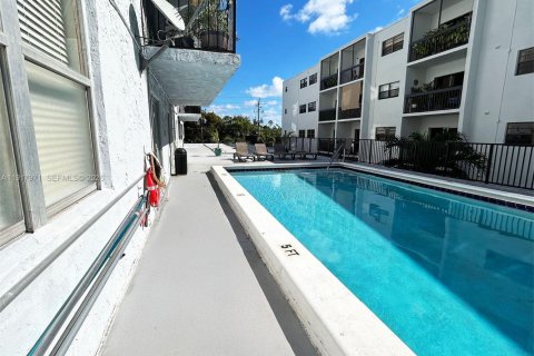 Copropriété à vendre à Miami Beach, Floride: 2 chambres, 79.15 m2 № 2091102 - photo 12