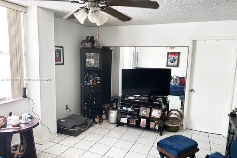 Copropriété à vendre à Miami Beach, Floride: 2 chambres, 79.15 m2 № 2091102 - photo 4