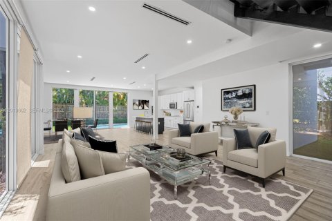 House in Miami, Florida 5 bedrooms, 336.68 sq.m. № 2244277 - photo 9