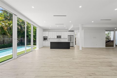 House in Miami, Florida 5 bedrooms, 336.68 sq.m. № 2244277 - photo 20