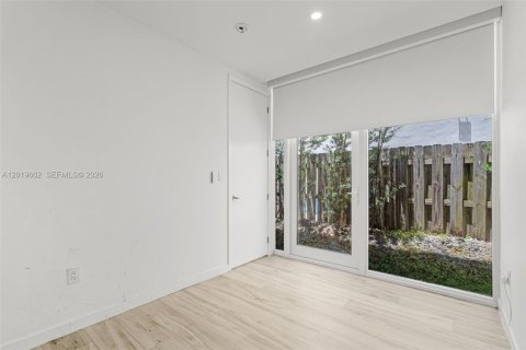 House in Miami, Florida 5 bedrooms, 336.68 sq.m. № 2244277 - photo 28