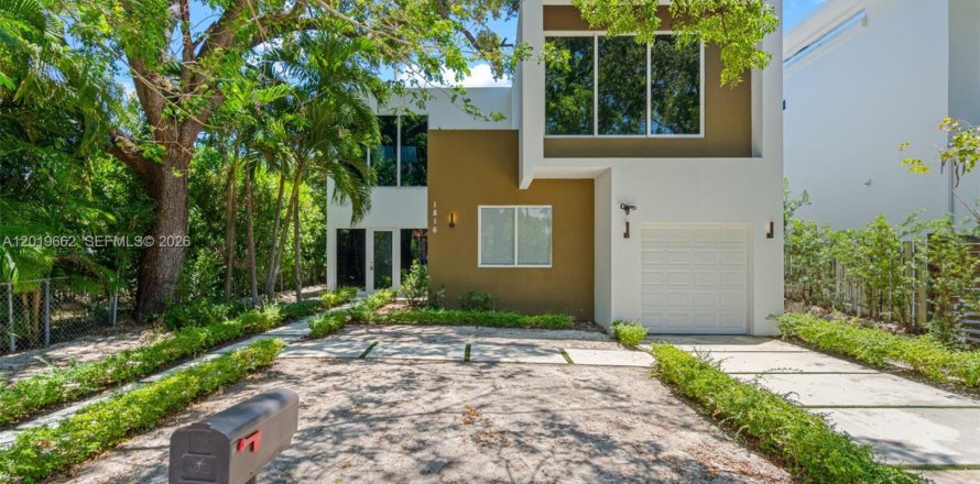 House in Miami, Florida 5 bedrooms, 336.68 sq.m. № 2244277
