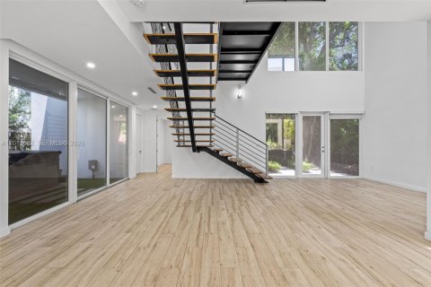 House in Miami, Florida 5 bedrooms, 336.68 sq.m. № 2244277 - photo 12