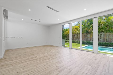 House in Miami, Florida 5 bedrooms, 336.68 sq.m. № 2244277 - photo 16