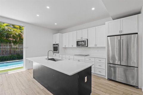 House in Miami, Florida 5 bedrooms, 336.68 sq.m. № 2244277 - photo 23