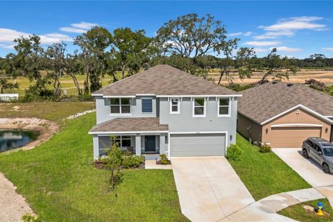 House in Spring Hill, Florida 5 bedrooms, 242.01 sq.m. № 1837858 - photo 1