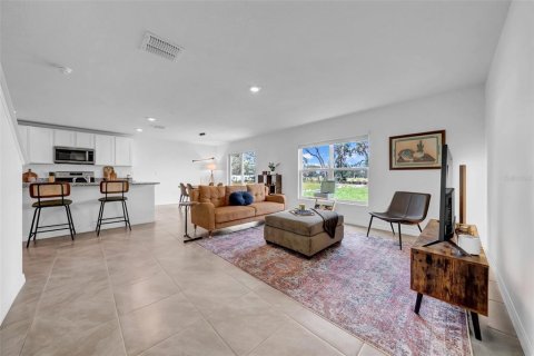 House in Spring Hill, Florida 5 bedrooms, 242.01 sq.m. № 1837858 - photo 15