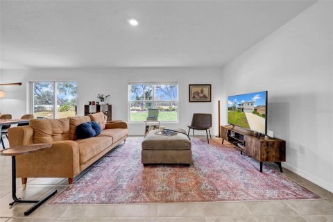 House in Spring Hill, Florida 5 bedrooms, 242.01 sq.m. № 1837858 - photo 4