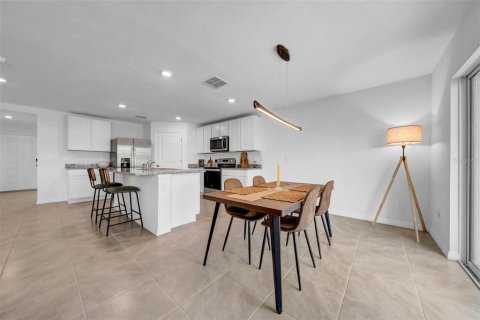 House in Spring Hill, Florida 5 bedrooms, 242.01 sq.m. № 1837858 - photo 16