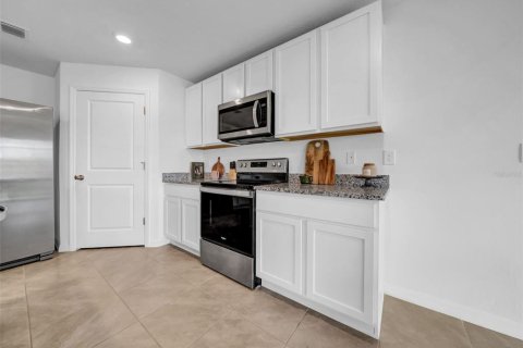 House in Spring Hill, Florida 5 bedrooms, 242.01 sq.m. № 1837858 - photo 8