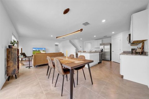 House in Spring Hill, Florida 5 bedrooms, 242.01 sq.m. № 1837858 - photo 5