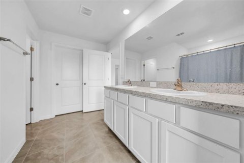 House in Spring Hill, Florida 5 bedrooms, 242.01 sq.m. № 1837858 - photo 26