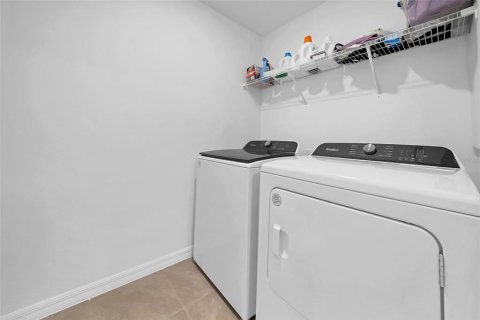 House in Spring Hill, Florida 5 bedrooms, 242.01 sq.m. № 1837858 - photo 19