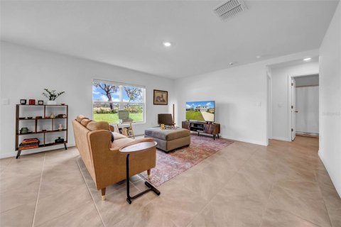 House in Spring Hill, Florida 5 bedrooms, 242.01 sq.m. № 1837858 - photo 14