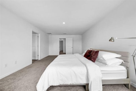 House in Spring Hill, Florida 5 bedrooms, 242.01 sq.m. № 1837858 - photo 23