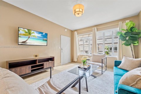 Снять в аренду квартиру в Майами-Бич, Флорида 2 спальни, 83.61м2, № 1926004 - фото 3