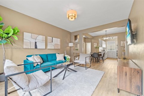 Снять в аренду квартиру в Майами-Бич, Флорида 2 спальни, 83.61м2, № 1926004 - фото 2