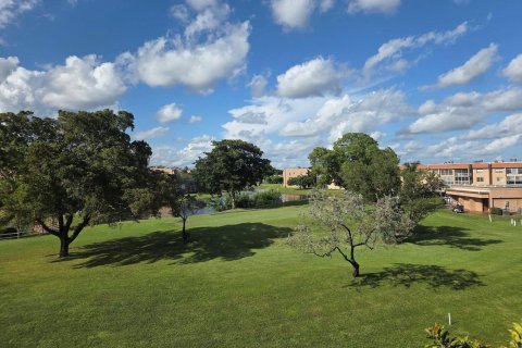 Condo in Sunrise, Florida, 2 bedrooms  № 2262302 - photo 3