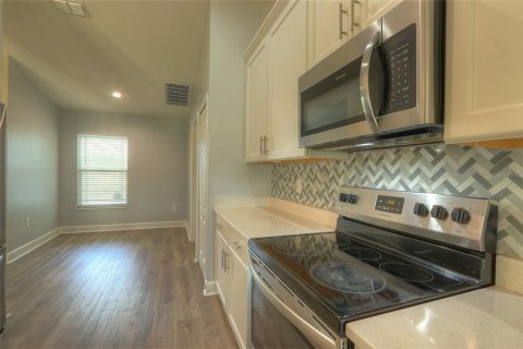 House in Frostproof, Florida 4 bedrooms, 166.85 sq.m. № 2147999 - photo 6