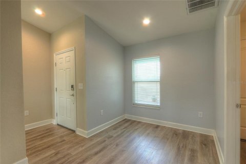 House in Frostproof, Florida 4 bedrooms, 166.85 sq.m. № 2147999 - photo 9