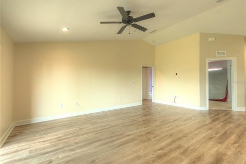House in Frostproof, Florida 4 bedrooms, 166.85 sq.m. № 2147999 - photo 13