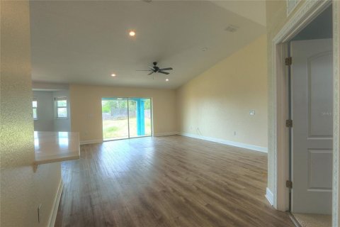 House in Frostproof, Florida 4 bedrooms, 166.85 sq.m. № 2147999 - photo 11