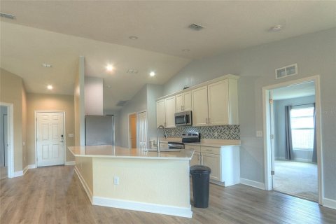 House in Frostproof, Florida 4 bedrooms, 166.85 sq.m. № 2147999 - photo 2