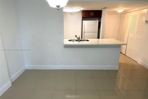 Condo in Miami, Florida, 1 bedroom  № 1802541 - photo 6