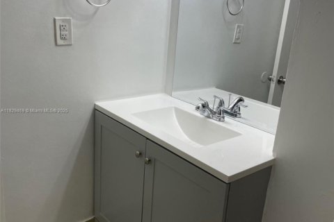 Condo in Miami, Florida, 1 bedroom  № 1802541 - photo 15