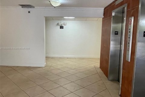 Condo in Miami, Florida, 1 bedroom  № 1802541 - photo 20
